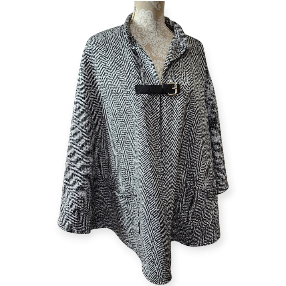Accessory Street New York Herringbone Cape